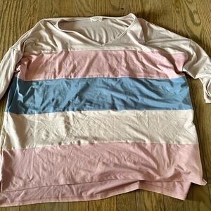 Size M Ninexis color block boutique top